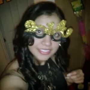 Meet your Posher, Deyanira